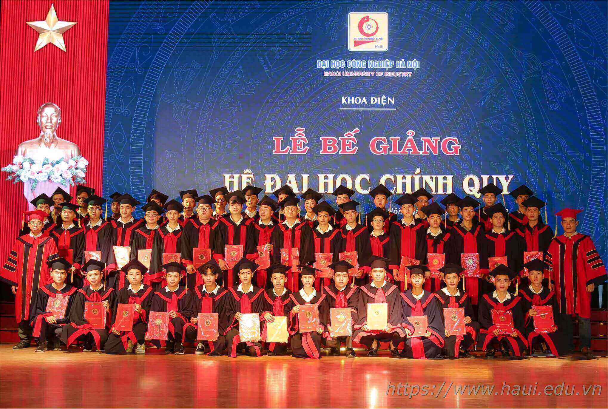 Đại học Công nghiệp Hà Nội hân hoan trong ngày nhận bằng tốt nghiệp
