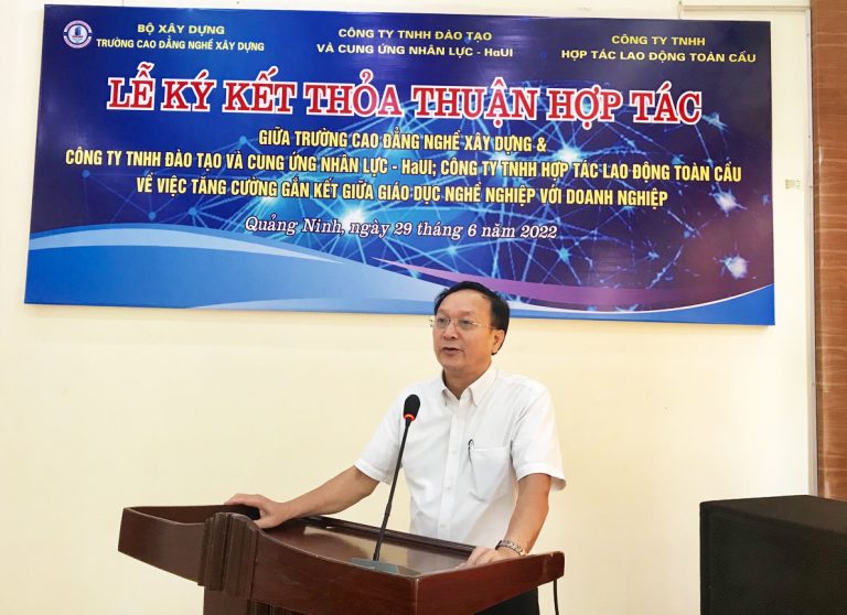 Giám đốc Bùi Kim Sơn phát biểu tại Lễ ký kết.